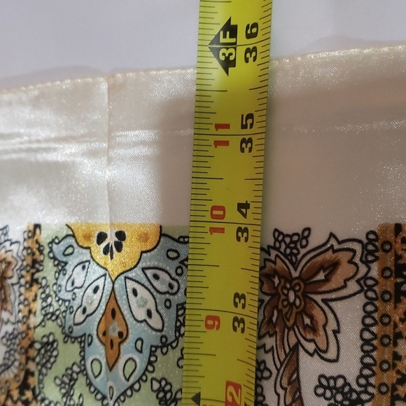 R-570- Women's Scarf Cream Black Yellow Colors NWT - Picture 5 of 8